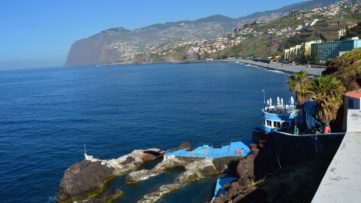 Imaculado Coracao de Maria Apartment | Top Floor with terrace in Funchal Sea View and Free Wifi