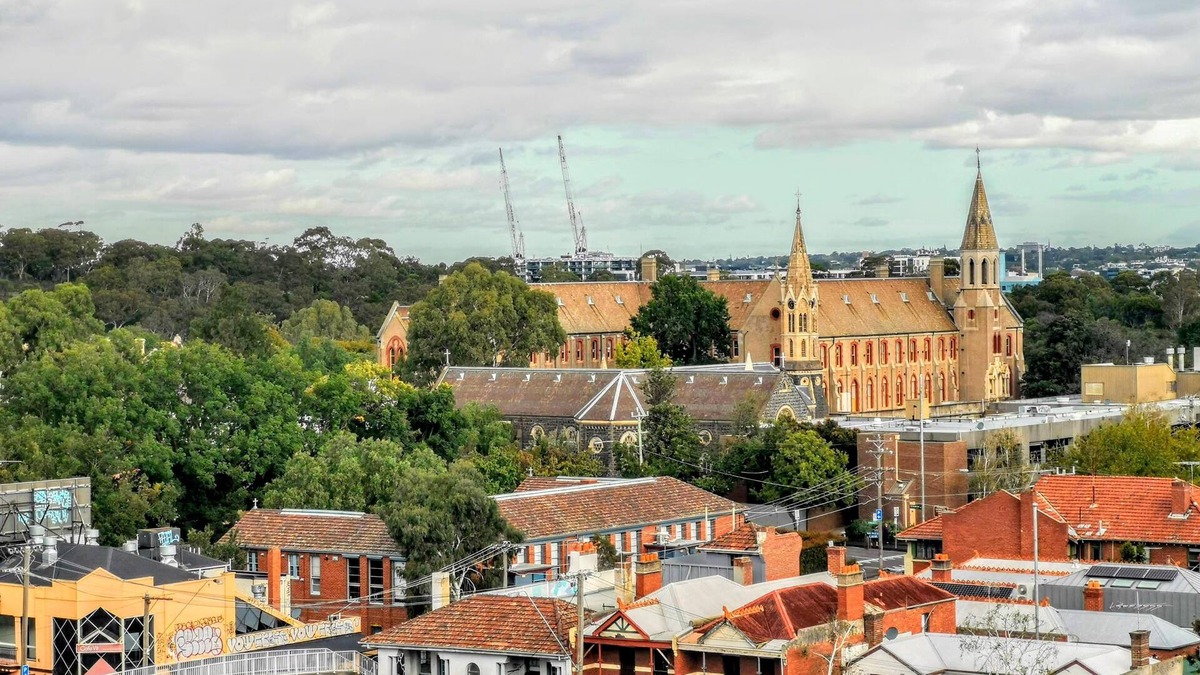 Abbotsford House | Top floor Zen apartment on the Yarra river!