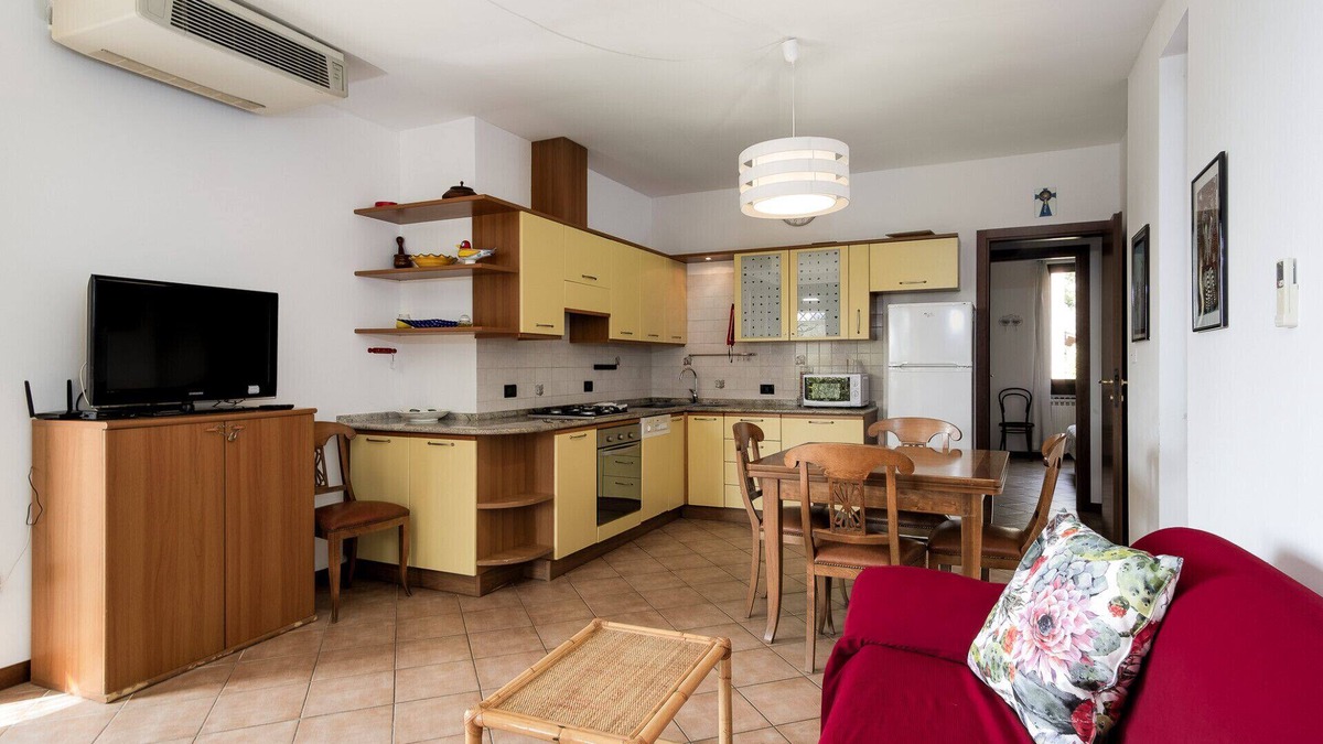 Corno Apartment | Top location condo with pool, lake view and walk to the beach