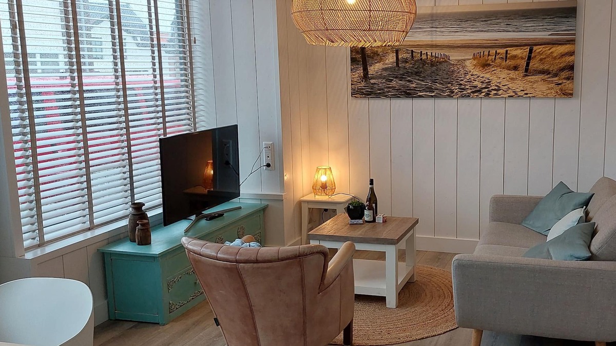 Egmond aan Zee Apartment | Top location! Next to lighthouse, beach 50m EBB