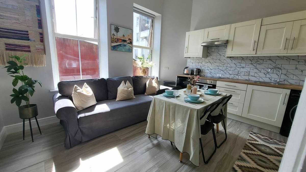 Victorian Quarter Apartment | Top Location - Newly Refurbed 2BD, Sleeps 6 W/Loft