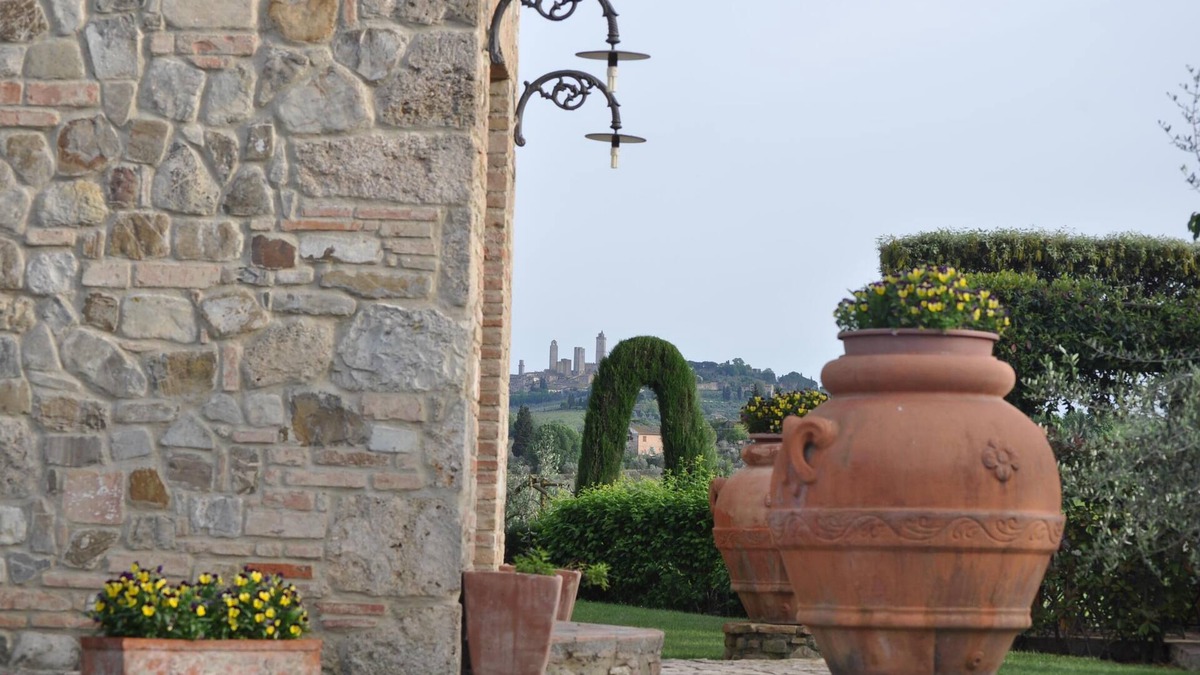 San Gimignano City Centre Villa | - Top Location - Villa in San Gimignano, Top View, 4 DBL En-Suite, Pool, A. C, WiFi
