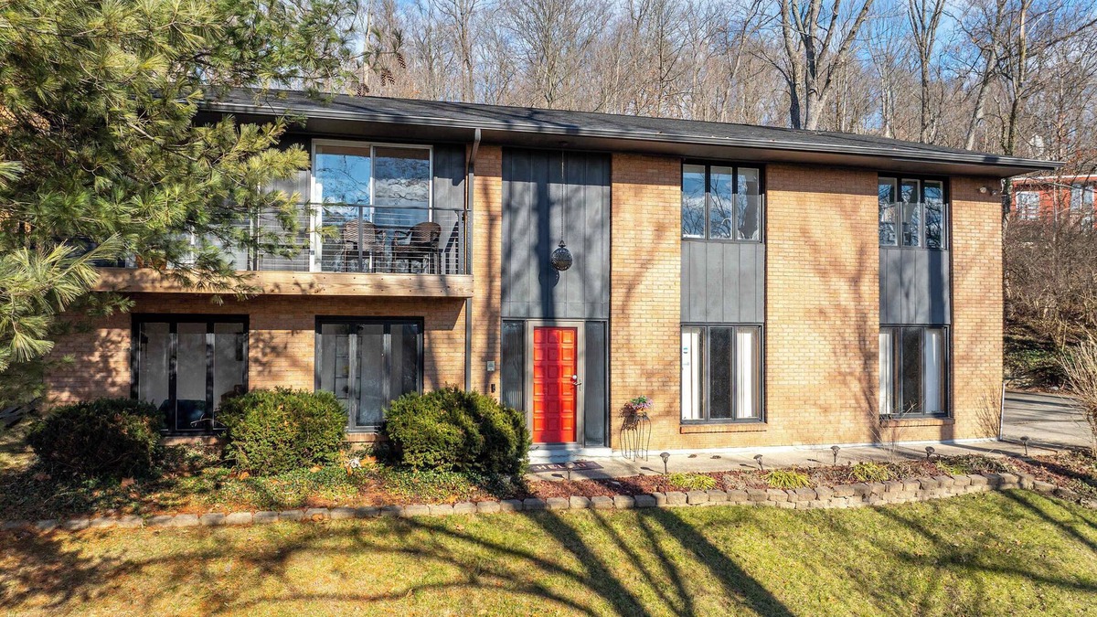 Roselawn Finance House | Top Notch City Escape – A Fusion of Rest and Fun!