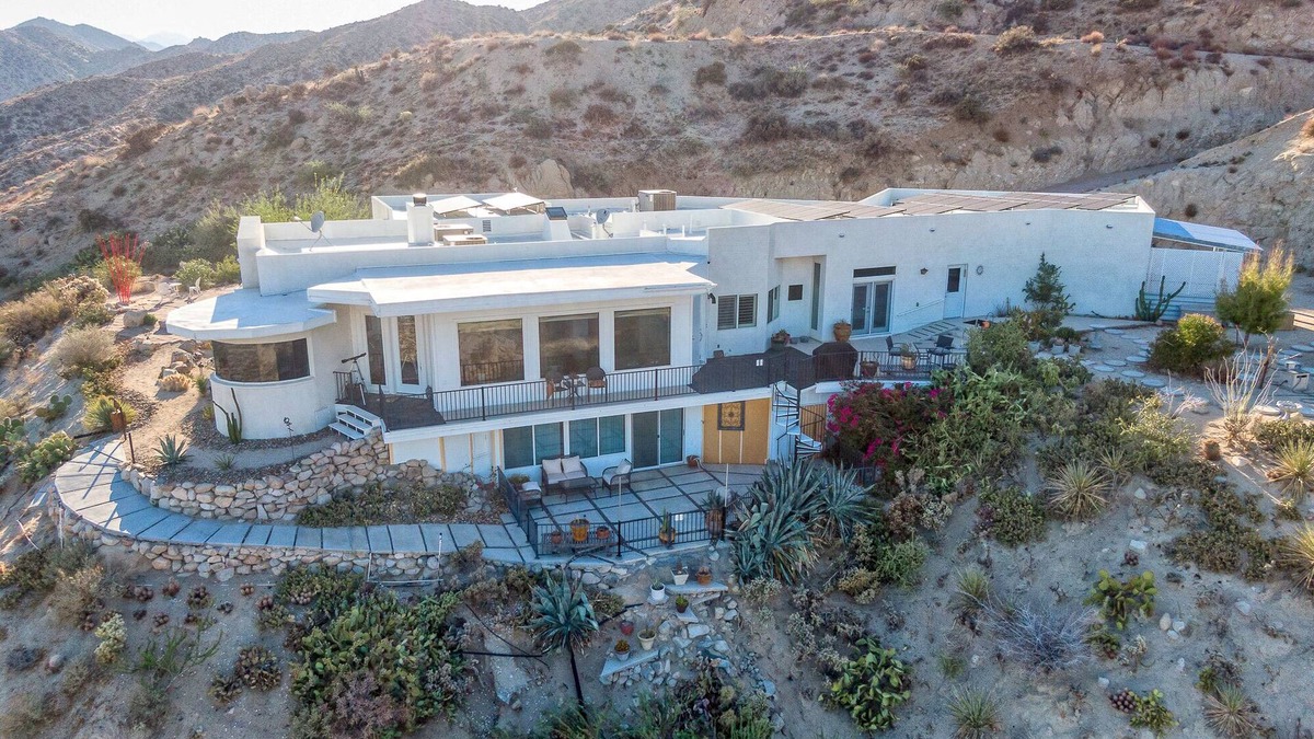Yucca Valley House | TOP OF MOUNTAIN 5br Game Rm Tesla Chrg FirePit Wood 10personHot Top