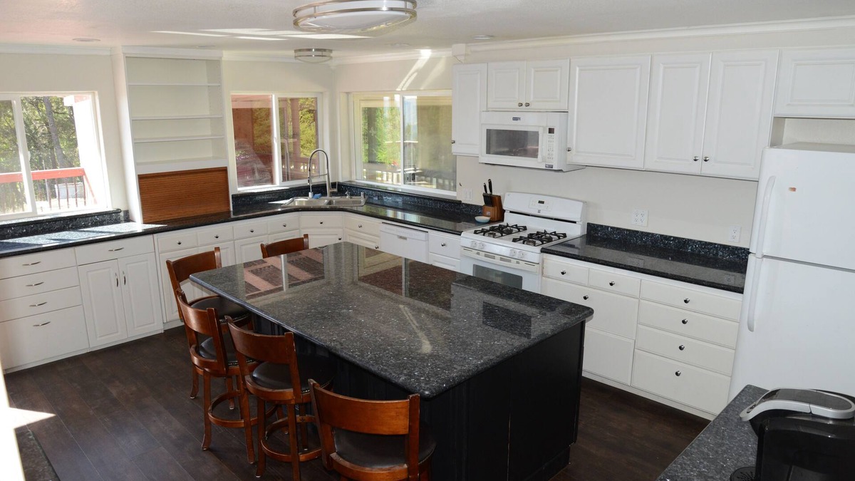 Willits House | TOP of PINE Mountain! 270 view 3-bed house at mouth of the Russian River Wifi AC