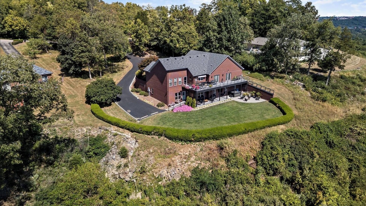 Frankfort Apartment | TOP OF THE ROCK Hot tub EV Charger Buffalo Trace Bourbon Trail Fire Pit