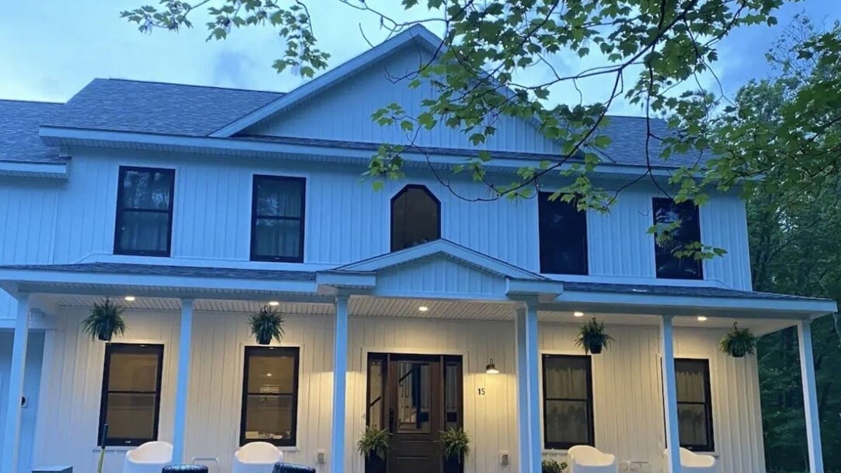 Saratoga Springs House | Top of the Stretch Oasis. 5 minutes to Saratoga Race Course!