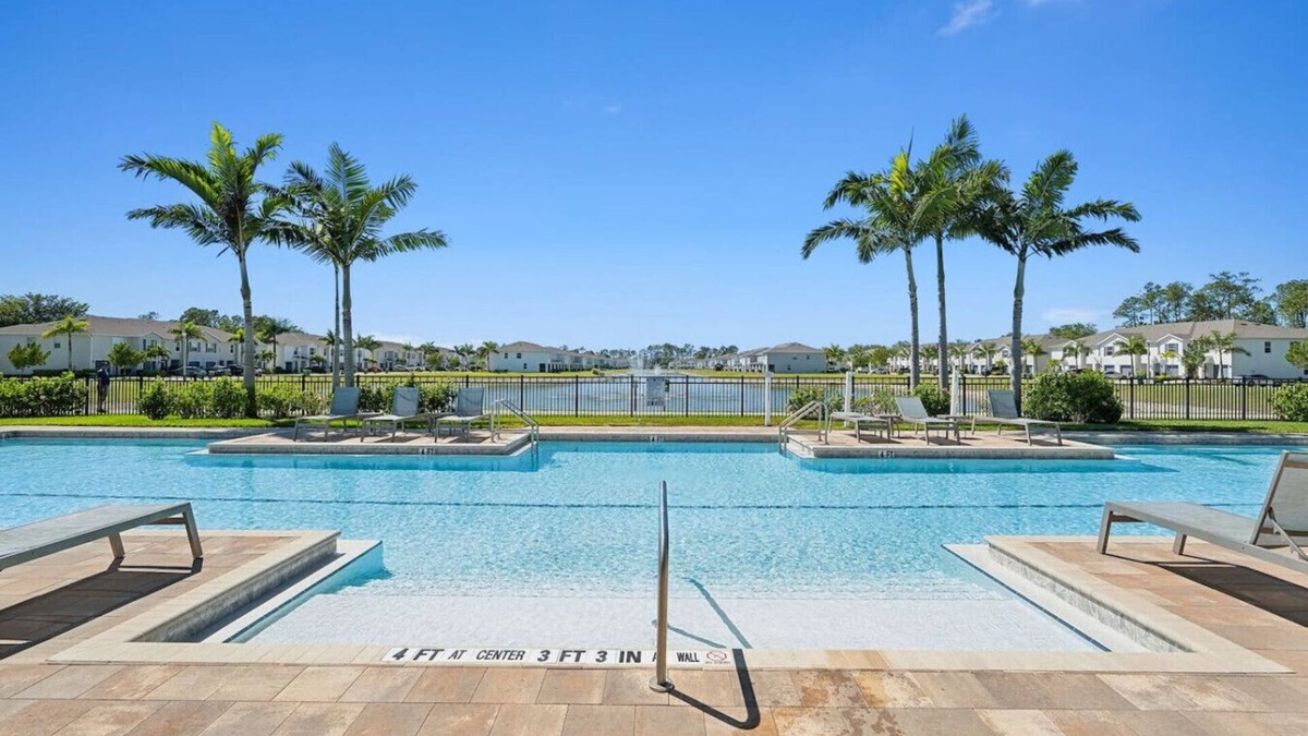 Naples House | Top Rated | Family Friendly | Discounted Rates