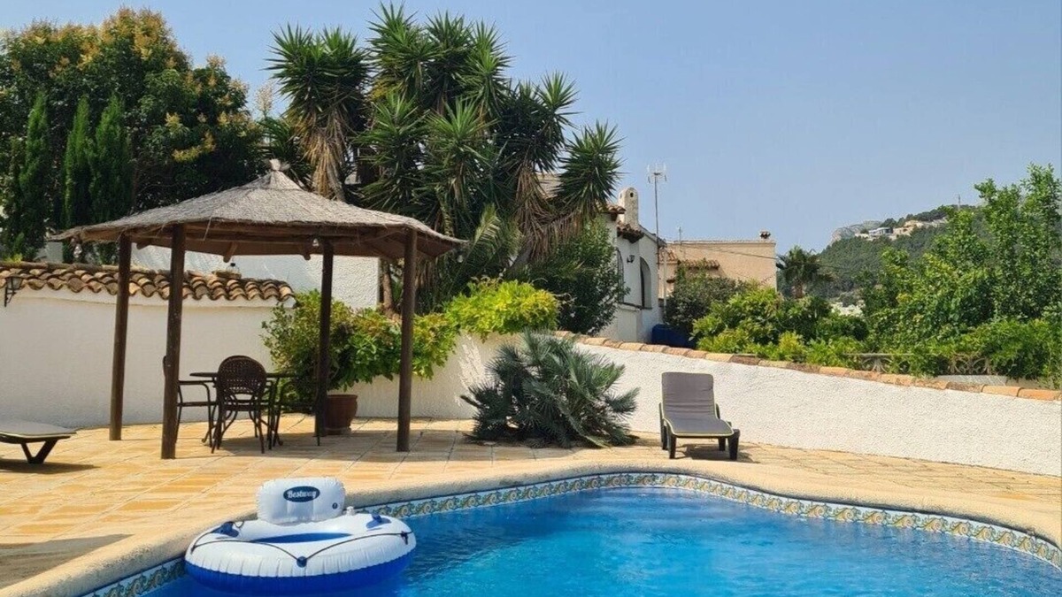 Empedrola Villa | Top Rated Holiday Villa.Private Pool, Air Con,WiFi, UKTV. 4km to Calpe beaches.