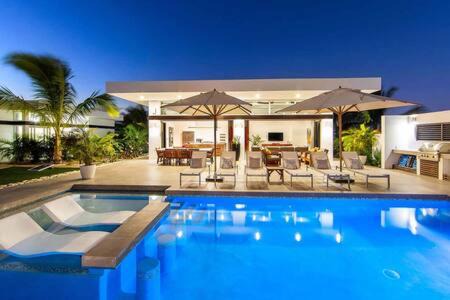 Long Bay Hills Villa | TOP Recommended Private Vacation Villa with Pool, Beach Access, Resort Amenities - White Villas v9