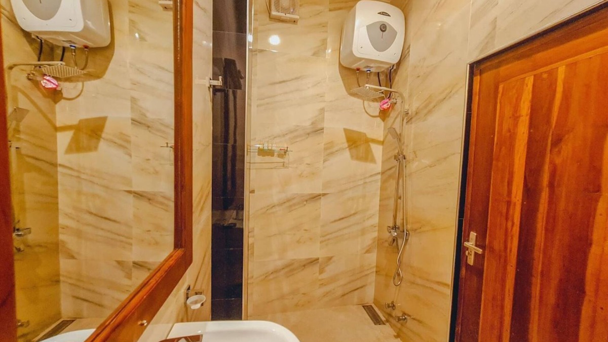 Nuwara Eliya Apartment | TOP RICH HOTEL- Family Room, Lake View #2