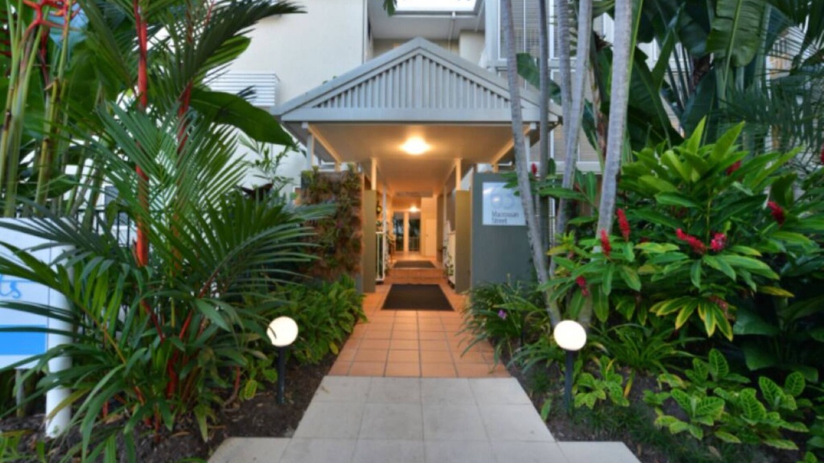 Port Douglas Apartment | Top Spot on Macrossan, Port Douglas 100m to Beach