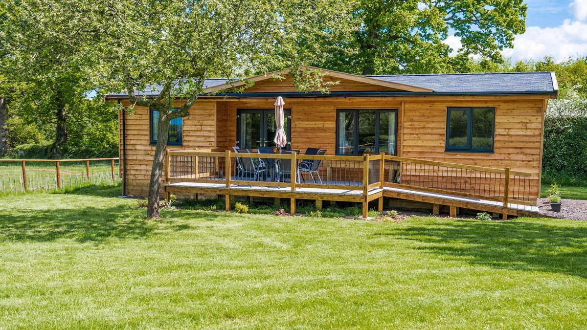 Grimley Cottage | TOP STYLE ORCHARD, family friendly, with a garden in Hallow