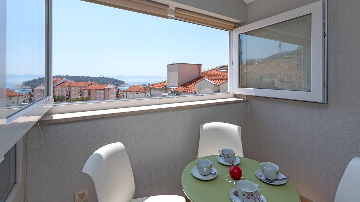 Gorinka Apartment | Top View Two Bedroom Apartment with Balcony and Sea View