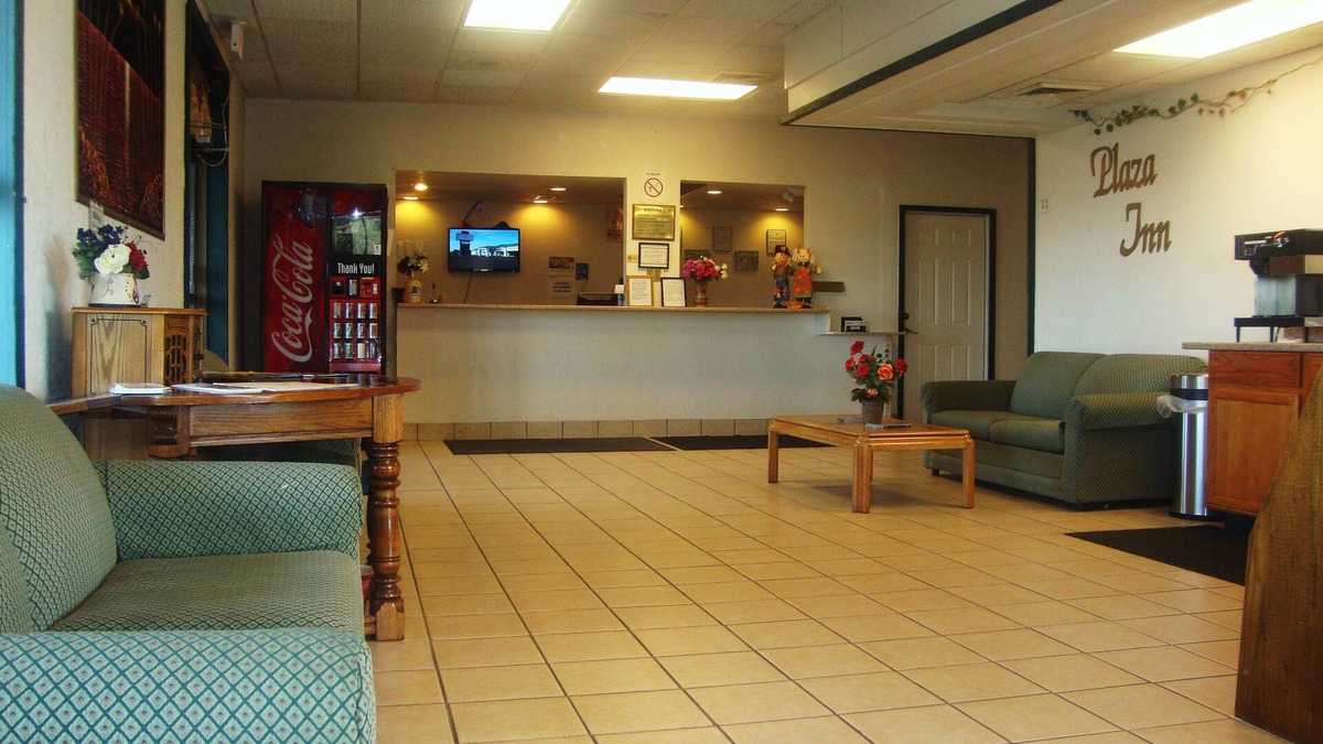 Pauline Hotel | Topeka Plaza Inn