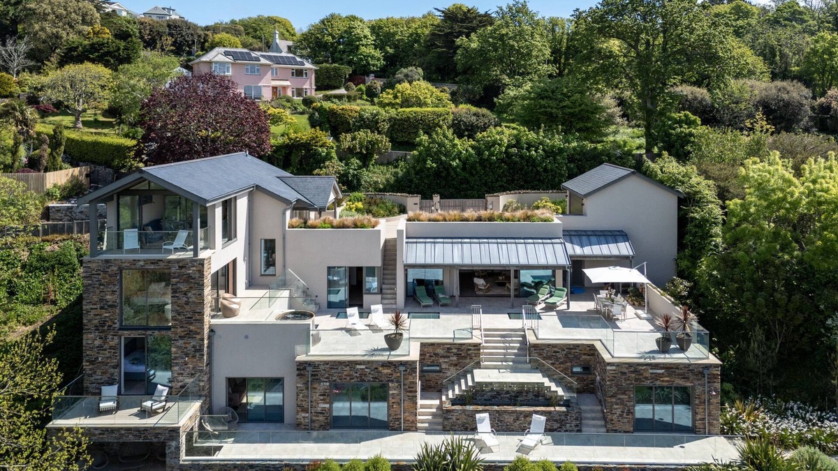 Salcombe House | Topwood - a house that sleeps 10 guests in 4 bedrooms