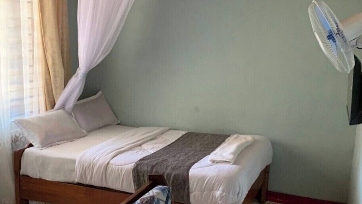 Kisumu Hotel | Torchys Lounge Hotel in Kisumu Unit 6