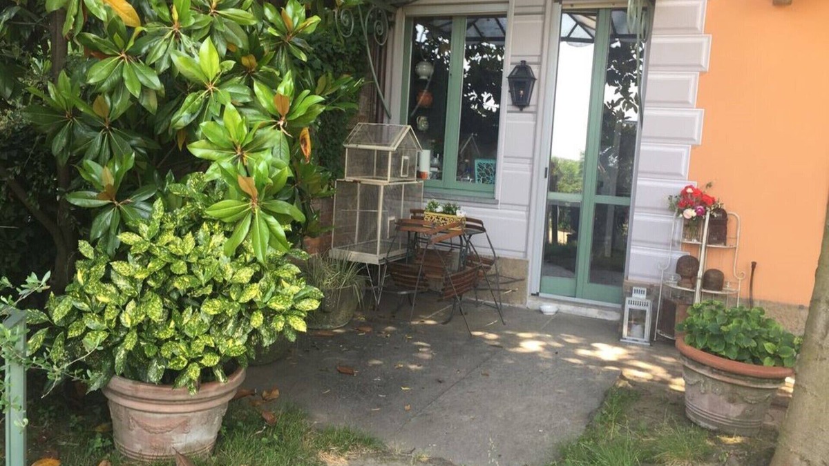 Cavoretto Villa | TORINO .LUXURY CHARMING VILLA .2 Bdr. PRIVATE PARKING. Air Cond. jardi