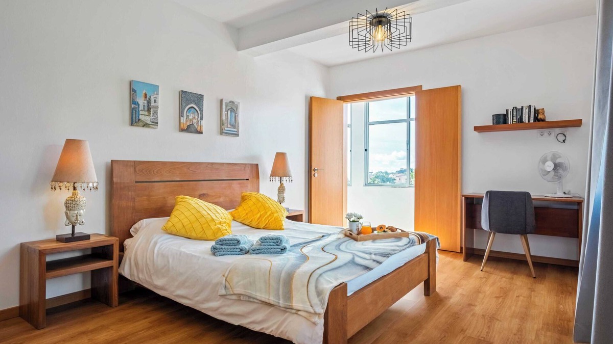 Imaculado Coracao de Maria Apartment | Tornos - Spacious two-bedroom apartment