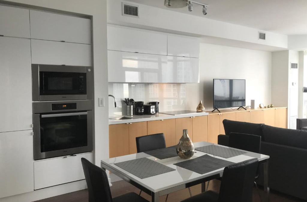 CityPlace Apartment | Toronto Downtown Luxurious Stylish 3 Bedroom 3 Bath 2 Balconies near Rogers Centre lakeview condo