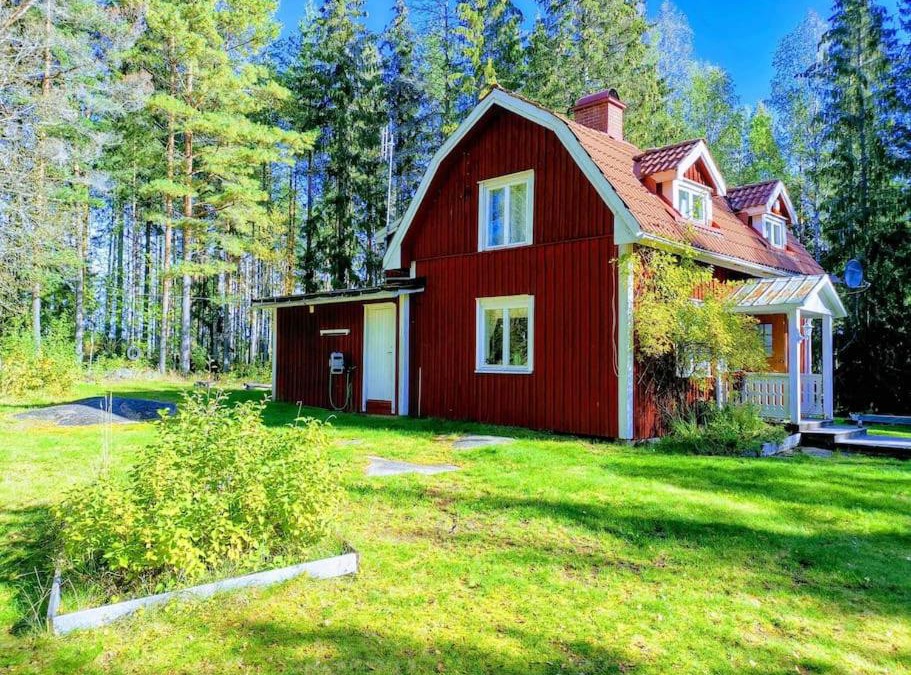 Ostra Amtervik House | Torp ved Mårbacka (Helt hus til leie) Östra Ämtervik/Sunne