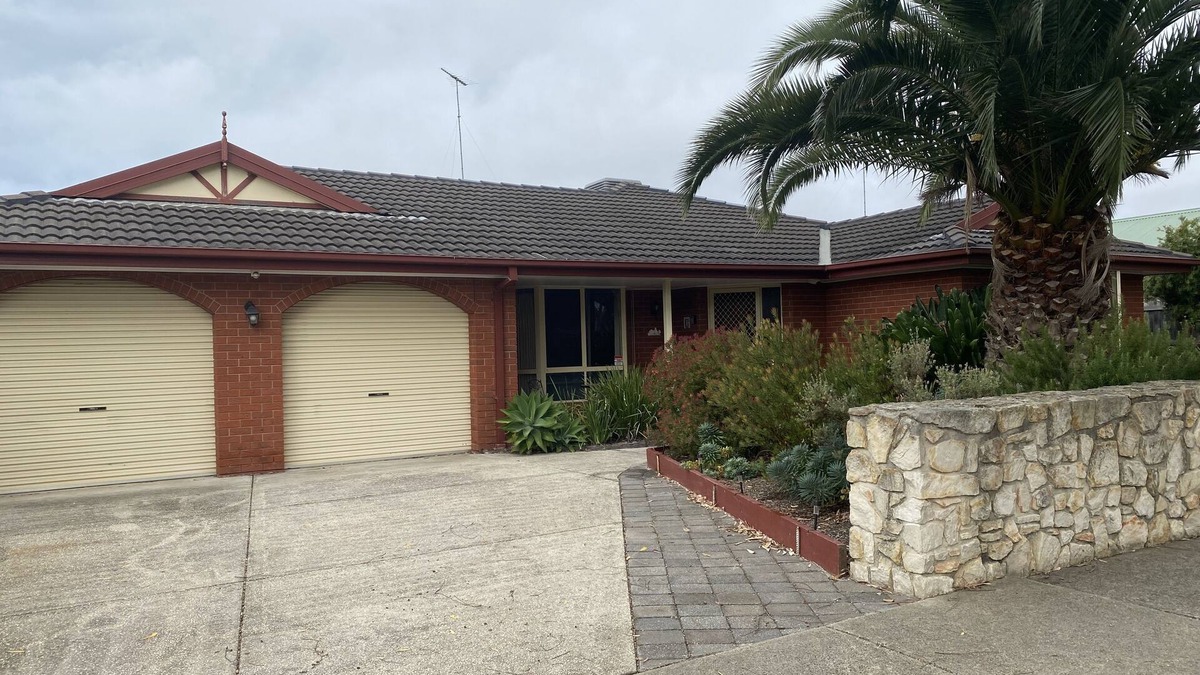 Torquay House | Torquay Shores - Family, Friends, Pets Welcome!