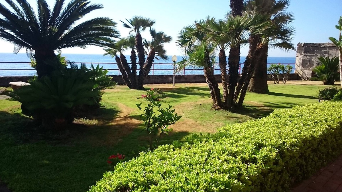 Torre Archirafi Apartment | Torre Archirafi 30mt sea apartments, garden and condominium access to the sea