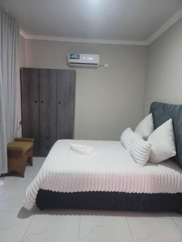 Livingstone Cabin | Tou Safari Lodge