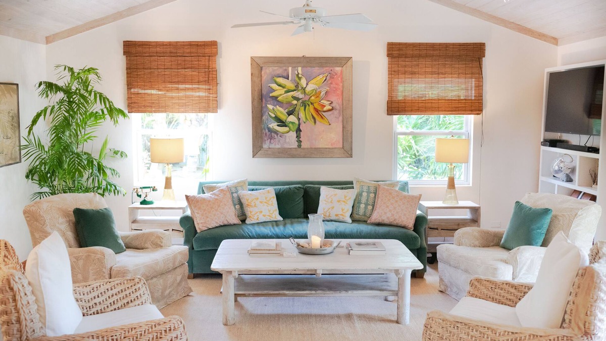 Dunmore Town House | Touchstone's House on Beachside - Tropical 1 Acre Property.