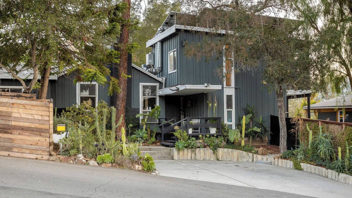 Topanga Cabin | Tour Topanga State Park from a Cozy Mountain Home