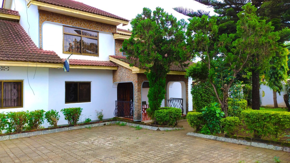 Arusha House | Tours with Kunta Safaris & treks house