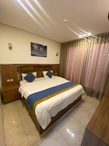 Al Aziziyah Apartment | Tow bedrooms & a hall 206 شقة غرفتين وصالة