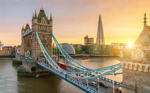 Tower Hill House | Tower Bridge Rainbow Suites
