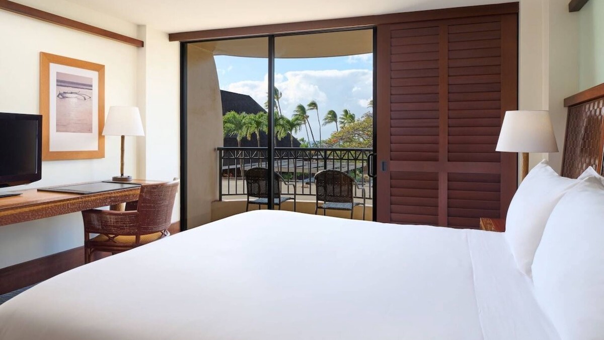 Kaanapali Hotel | Tower Standard King at Royal Lahaina Resort