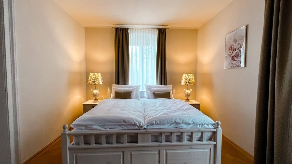 Burgau Bed & Breakfast | Tower Suite, garden side - Palais Kneissl