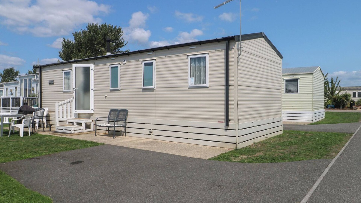 Pevensey Cottage | TOWER VIEW NUMBER 34, family friendly, with pool in Pevensey Bay