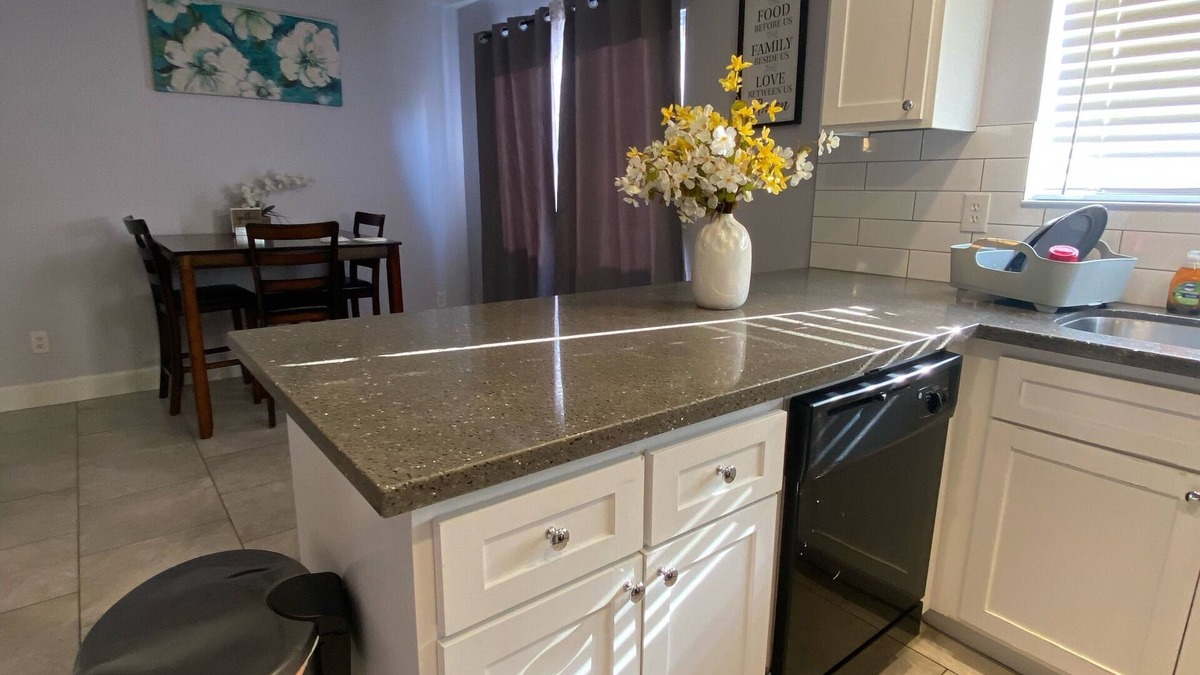 Southwestern Sacramento Condo | Town house /5-6 people