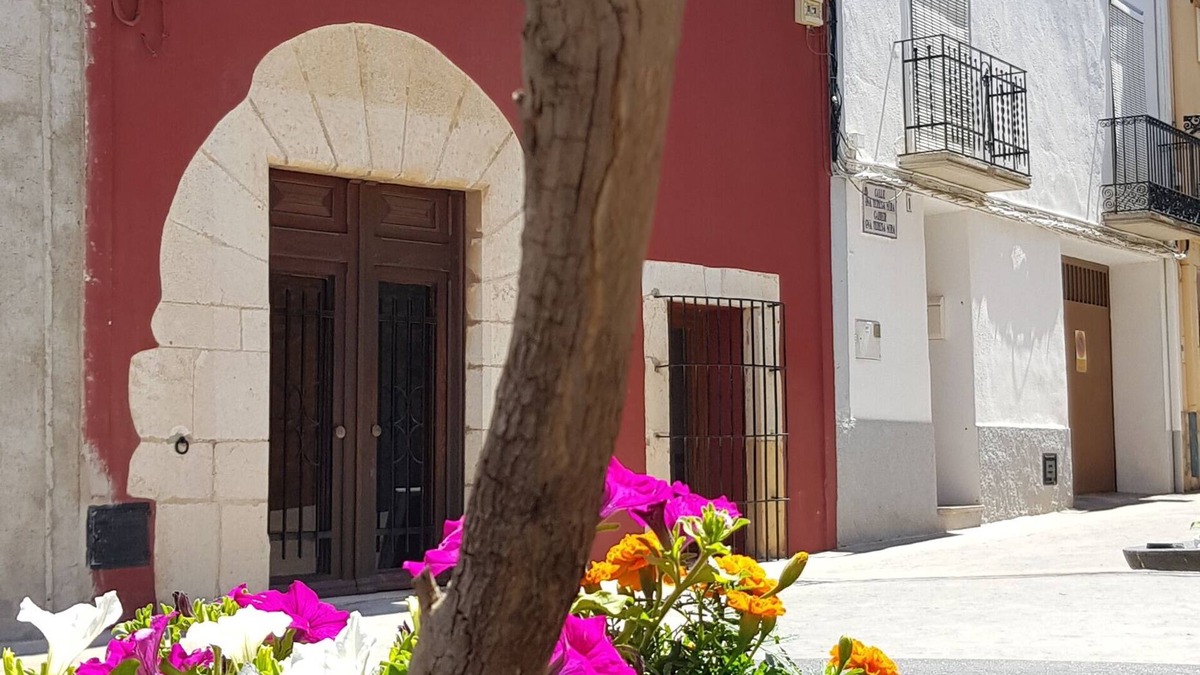 San Jorge House | Town house, between sea and mountains, with spa