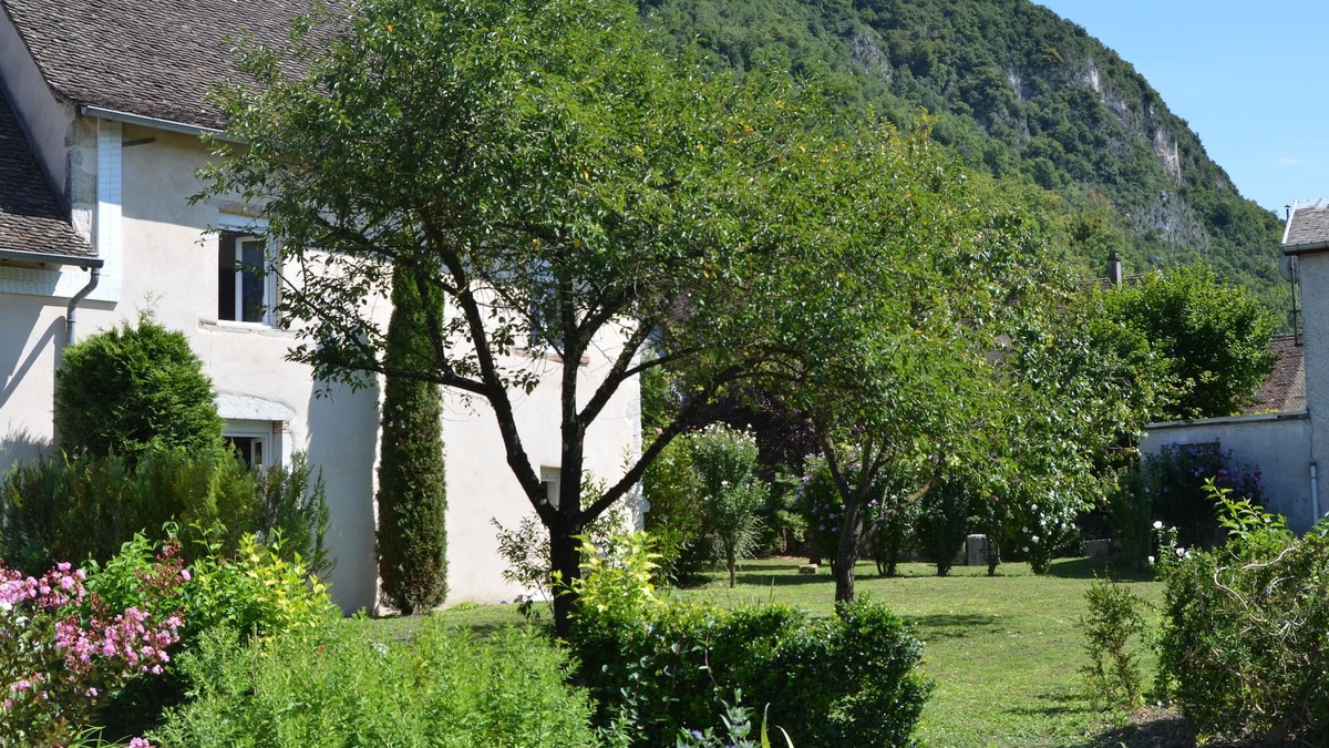 Saint-Benoit House | Town House in farmhouse, spacious, well equipped, independent