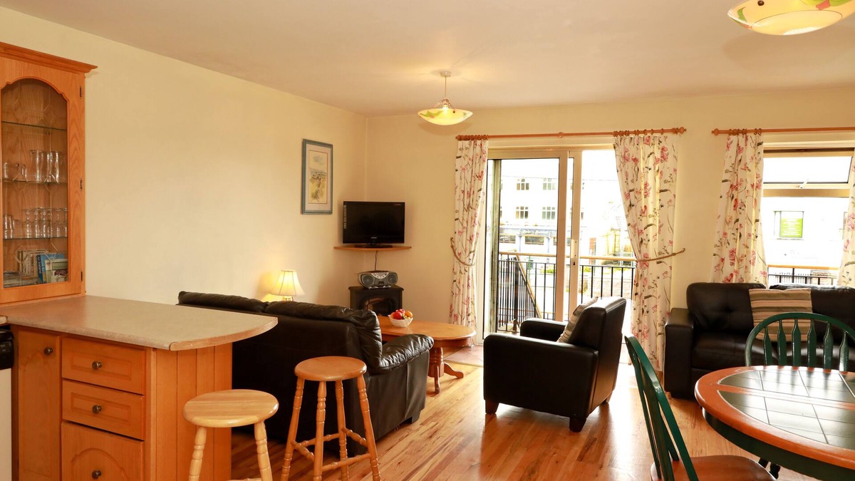 Galway House | Town House situated in the seaside village Salthill.n