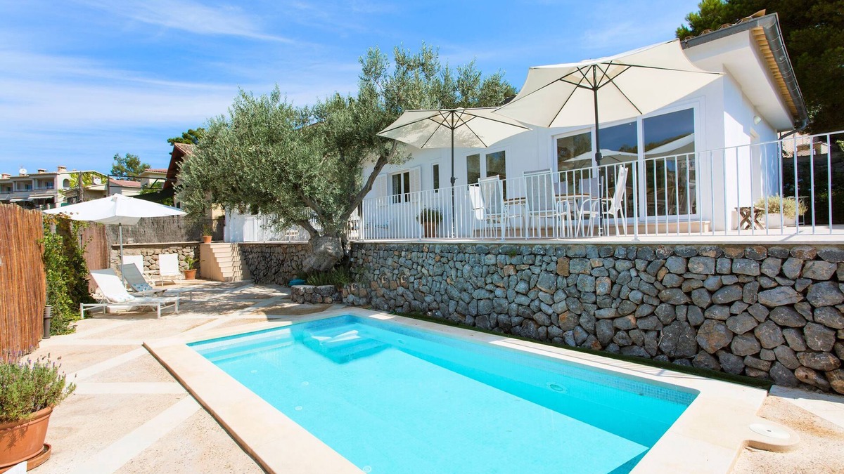 Soller Villa | Town house with pool near the beach – Casa Viktoria