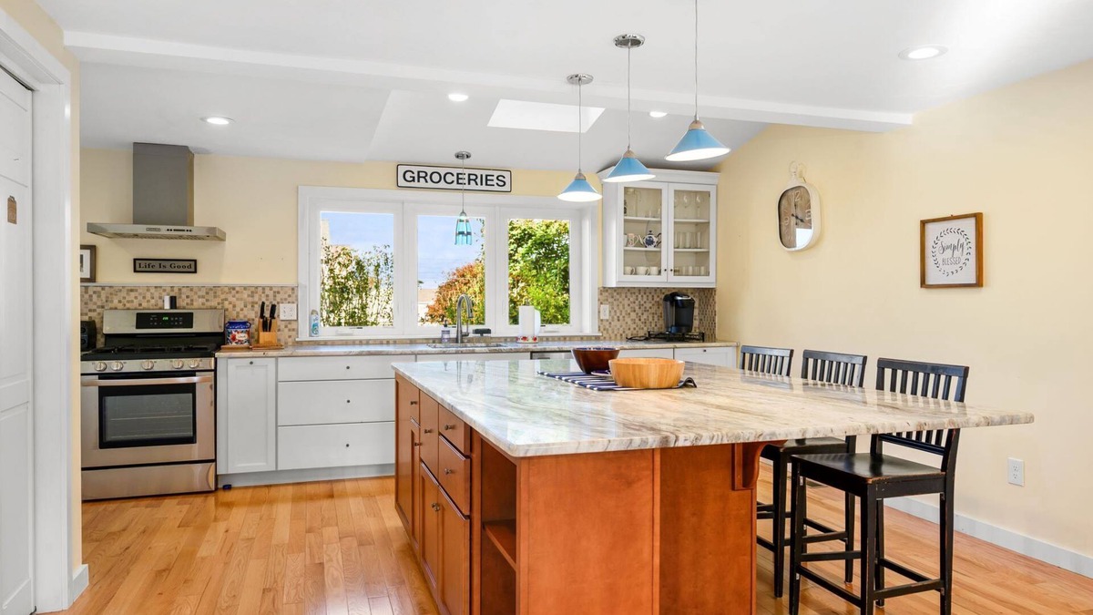 Sandwich House | Town Neck Beachside Hideaway