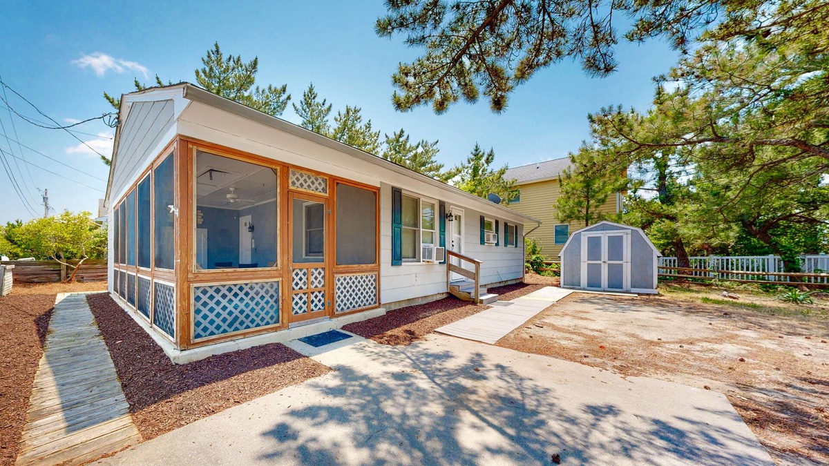 South Bethany Cottage | Town of South Bethany oceanside cottage with screened porch, outdoor shower, W/D