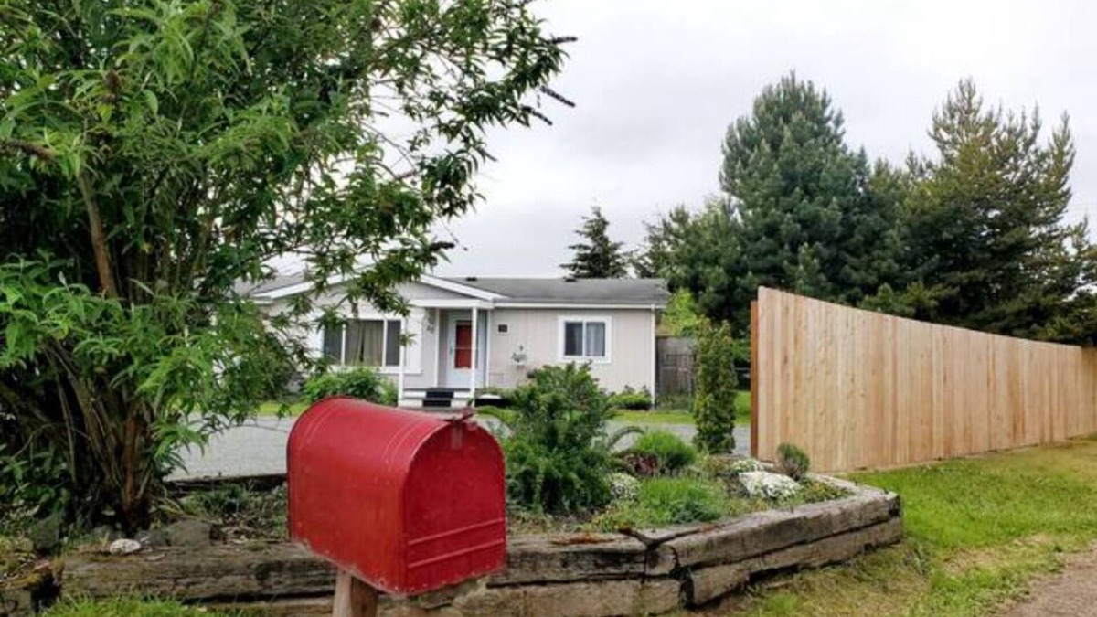 Port Angeles House | Towne & Country Living: Agnew Mountain View