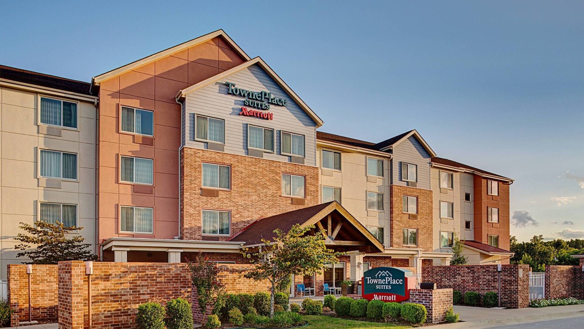 Johnson Hotel | TownePlace Suites by Marriott Fayetteville North