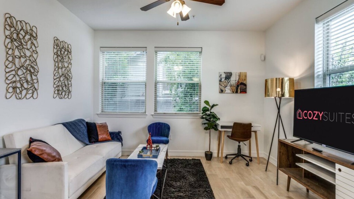 North University Apartment | Townhome 3BR Next to UT with Garage 4586