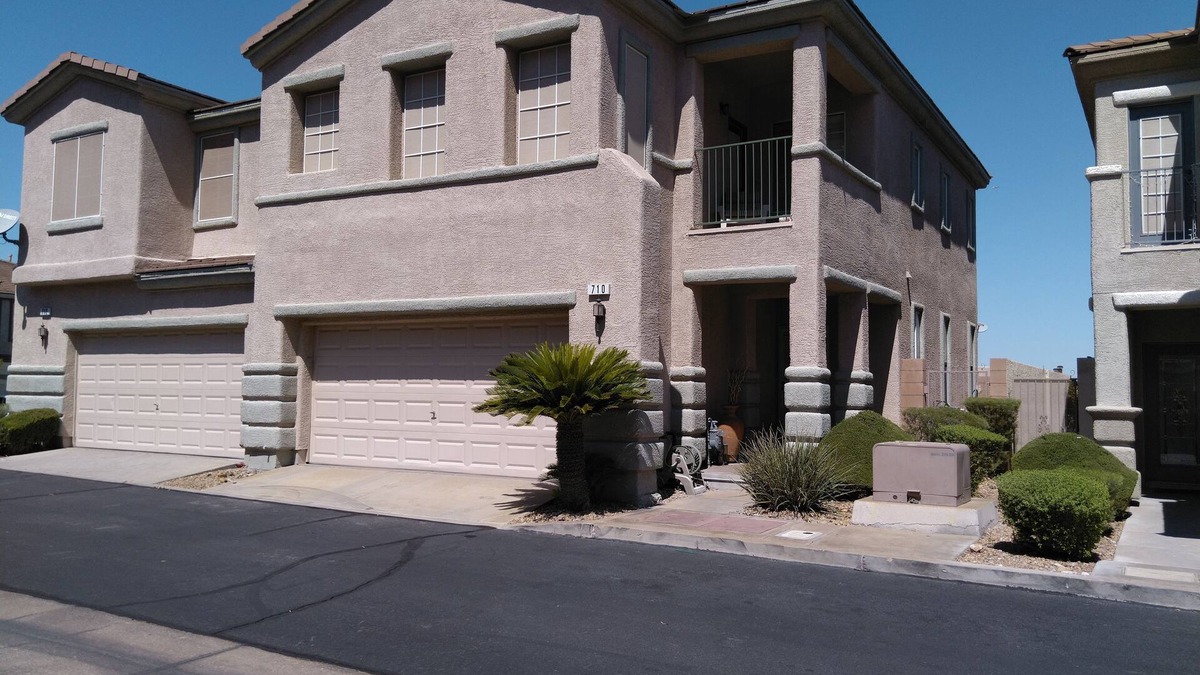 McCullough Hills House | Townhome in gated community for 1 or 2 people close to Las Vegas