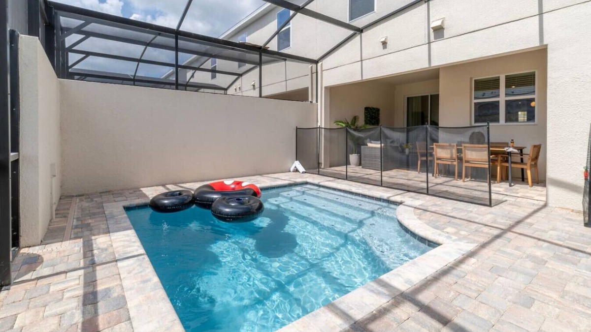 Florida Central Atlantic Coast Apartment | Townhome in Kissimmee with pool and pets allowed