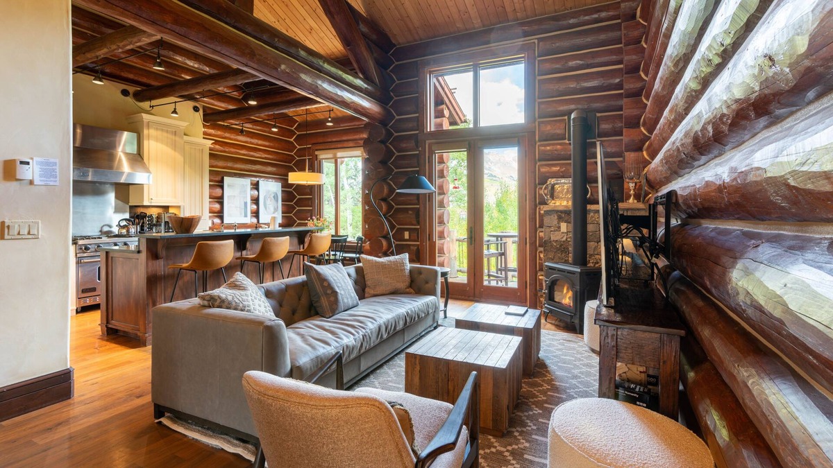 Bouvet Island House | Townhome on the Creek 135 by AvantStay | Ski In/Ski Out Home w/Hot Tub