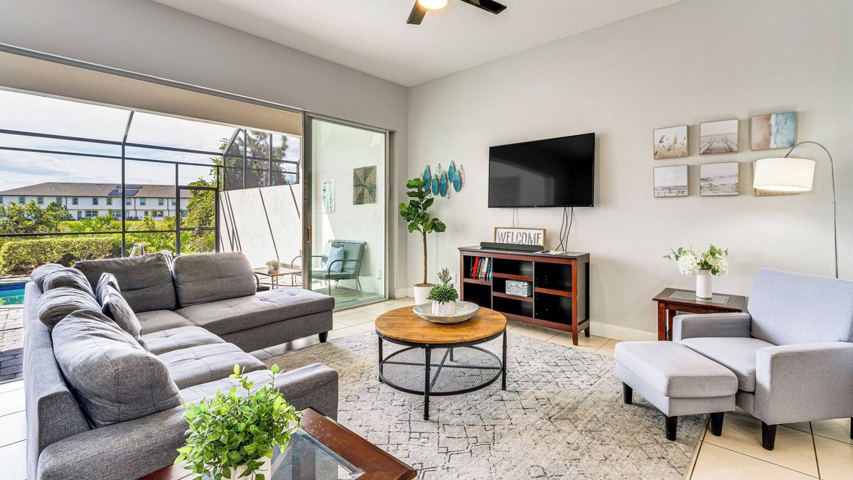 Davenport House | Townhome w/Lanai & Private Pool: 14 Mi to Disney!